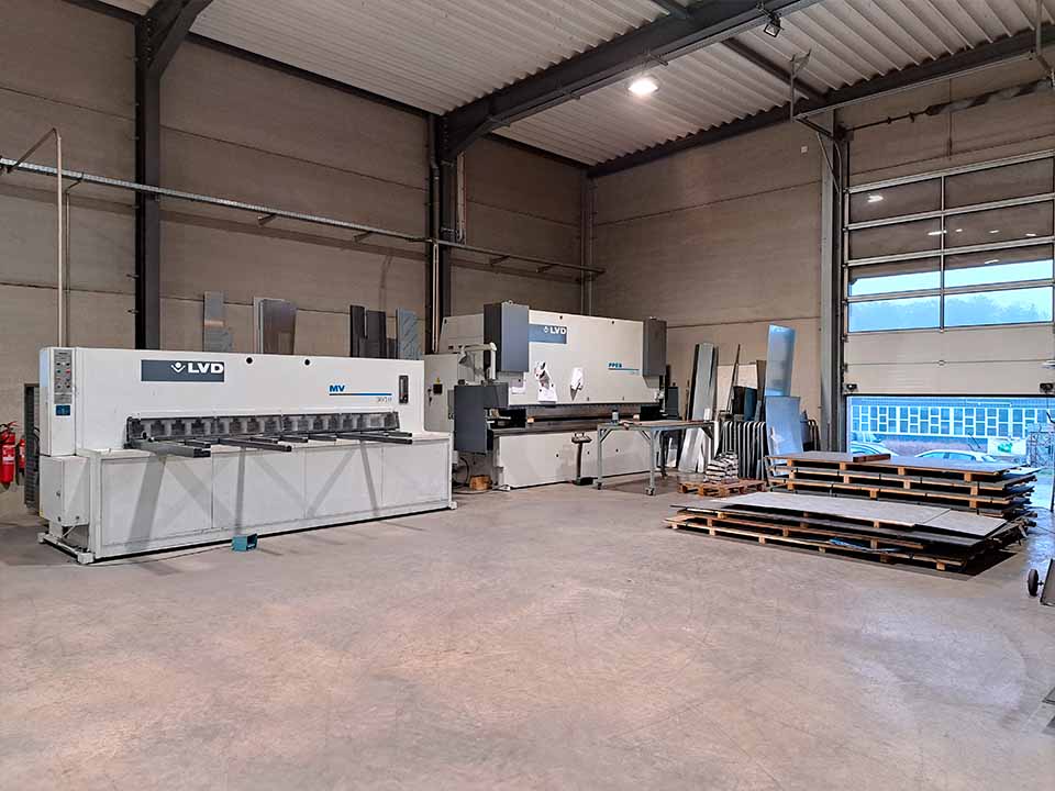 Sethial atelier 3 machines dans l'atelier de ferronnerie et serrurerie Sethial au Luxembourg