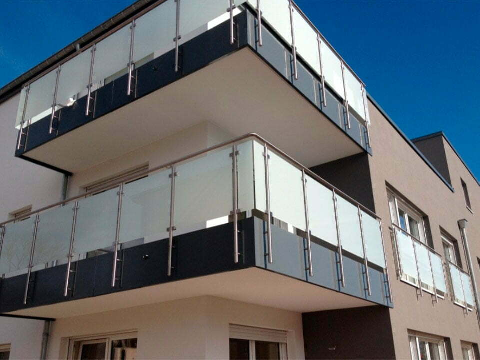 Sethial balcon 6 balcons immeuble en métal et verre fumé