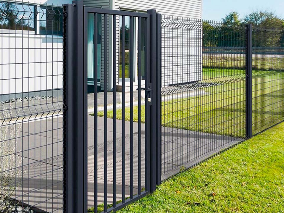 Sethial cloture 3 portail en métal noir devant jardin