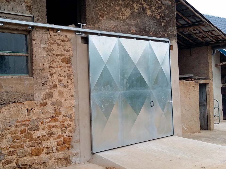 Sethial porte de garage 3 porte de garage en métal sur maison ancienne