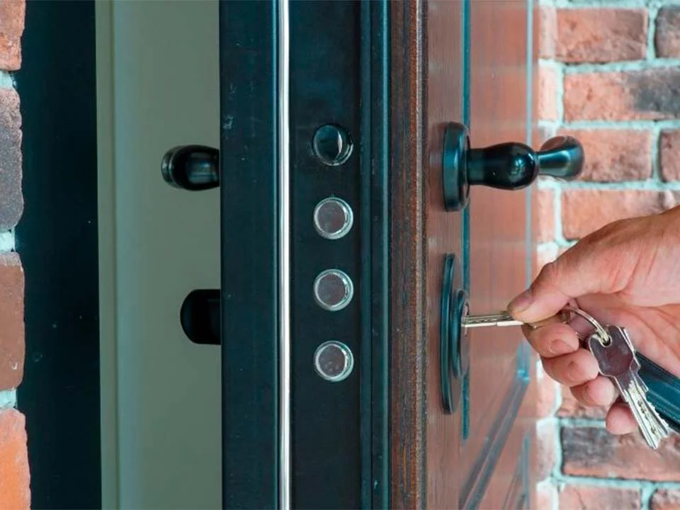 ouverture d'une porte de sécurité avec clefs